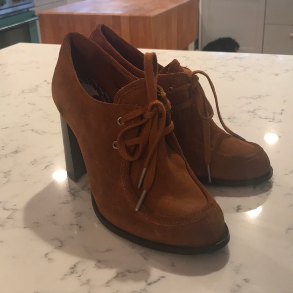 Clarks chukka style heels “cass” - Picture 2 of 6